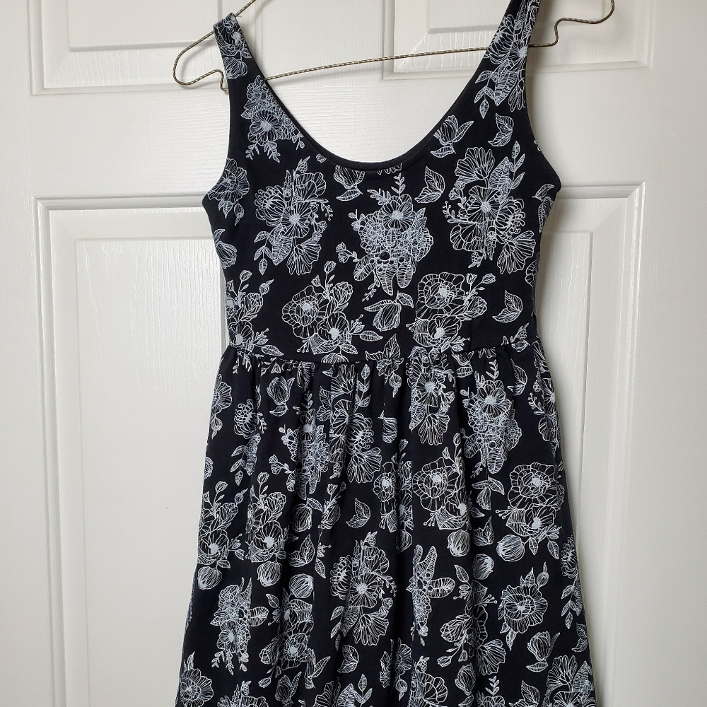 Girl's Dip Dress Size Medium